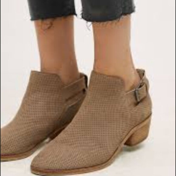 Dolce Vita Kara Suede Perforated Ankle Bootie Size 6.5 - Picture 7 of 7